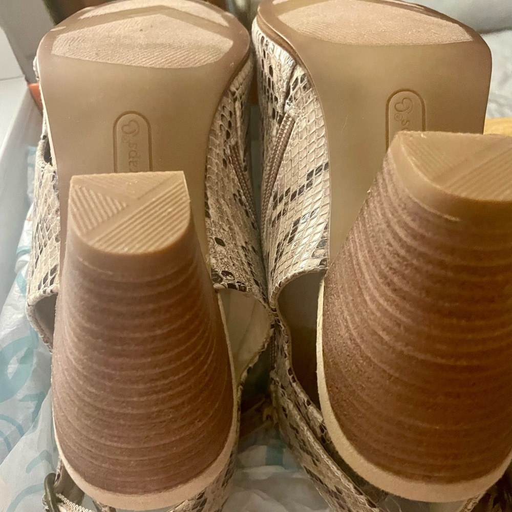 BareTraps Snakeskin tan sandal heels Size 9.5M - Picture 7 of 11